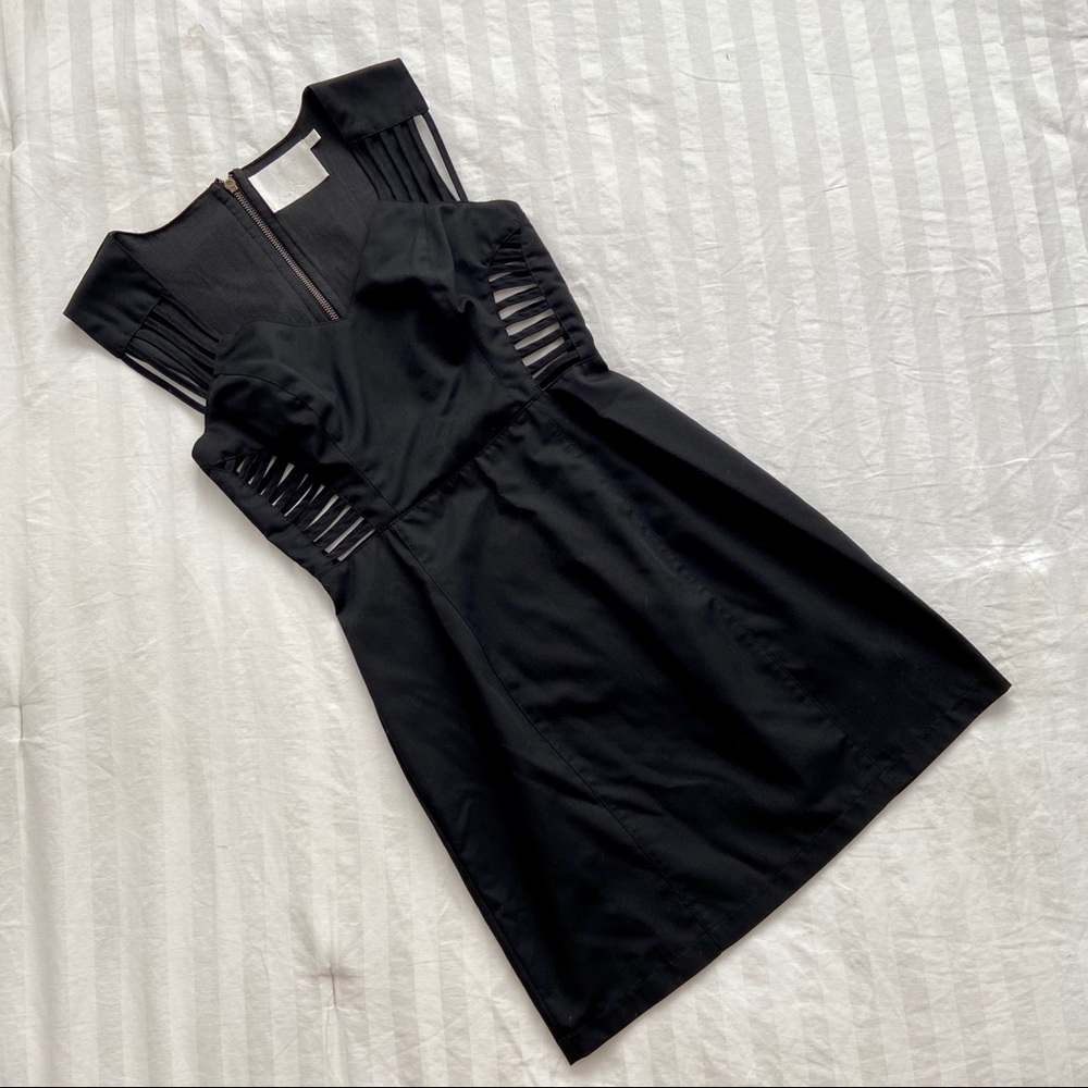 Detailed LBD w/ zipper back - Picture 1 of 3